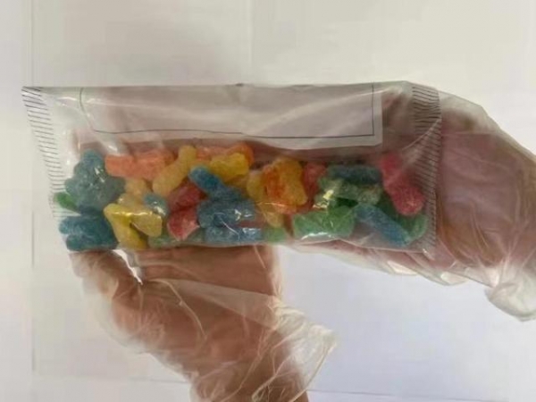 这种“糖果”不减压！石家庄海关查获大麻制糖果271克-1.jpg