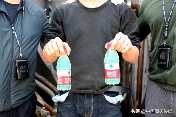 深圳海关、公安联手，捣毁“黑油点”9个-3.jpg
