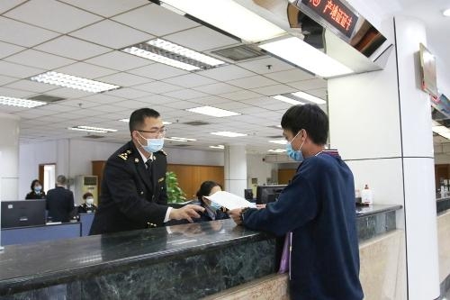 拱北海关签发关区首份中国-毛里求斯自贸协定项下优惠原产地证书-1.jpg