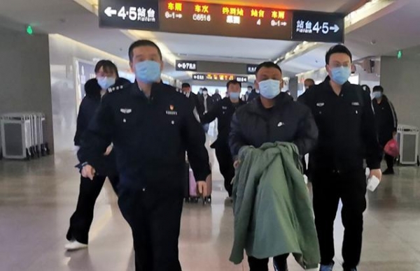 小小头发丝牵出走私大案，青岛海关破获一起案值10亿元走私人发进境案-1.jpg