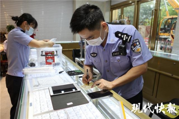 2020年南京海关查办走私违法案件2349起，查发1.89万吨“洋垃圾”-2.jpg
