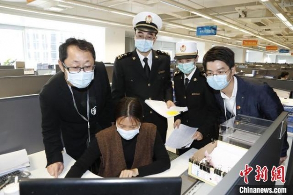 2020年深圳外贸进出口值逾3万亿元 展现强大韧性-1.jpg