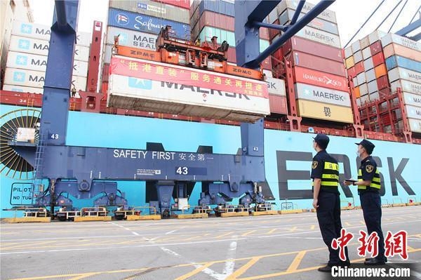 2020年深圳外贸进出口值逾3万亿元 展现强大韧性-2.jpg