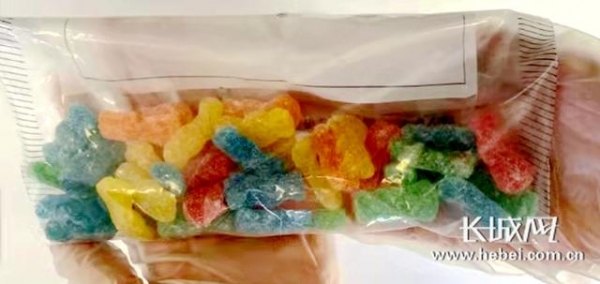 把大麻制成糖果也是毒品！石家庄海关查获大麻制糖果271克-2.jpg