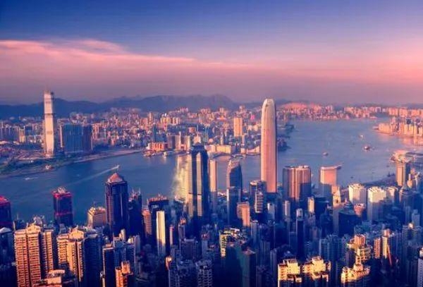 大批美藉华人连夜回国，海关拦都拦不住，回国背后真相是什么？-2.jpg