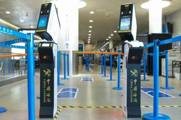入境旅客通关只需55分钟！浦东机场海关添“神器”-2.jpg