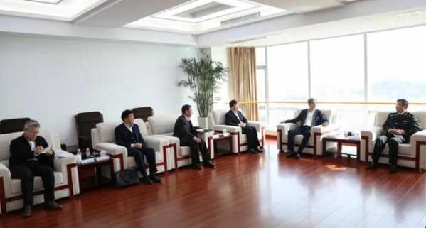 山东邮政党委书记、总经理韩广岳拜访青岛海关-3.jpg