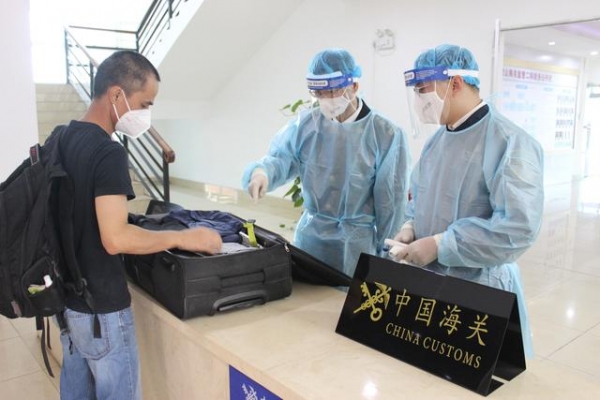 与潮水抢跑！湛江海关暖心服务获返乡船员点赞-1.jpg