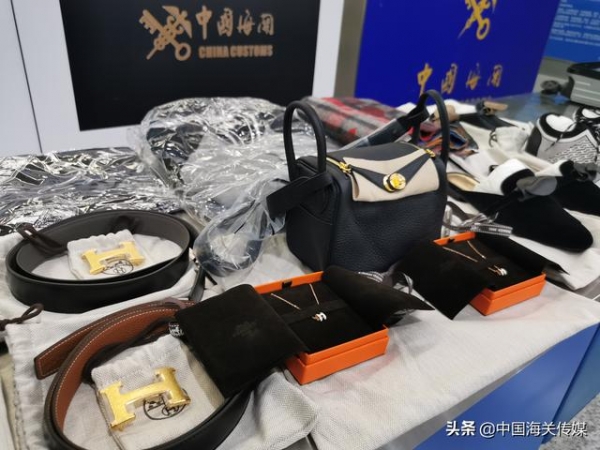 三名进境旅客神色、行为异常，海关一查还真有“问题”-1.jpg