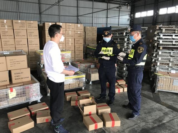 海关助力口岸市场采购货物出口“开门红”-1.jpg