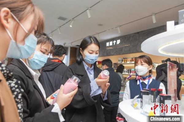 江西省首家中欧班列进口保税品门店正式营业-2.jpg