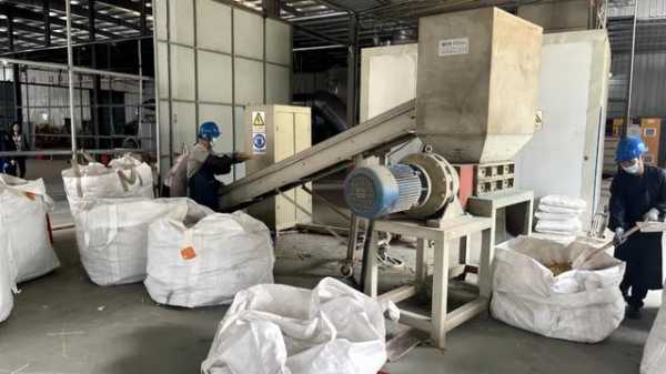 北海海关销毁百万件走私货物！涉及电子电器产品、化妆品等-3.jpg