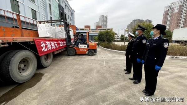 现场直击！20吨走私货物集中销毁，化妆品、电子产品100多万件-3.jpg