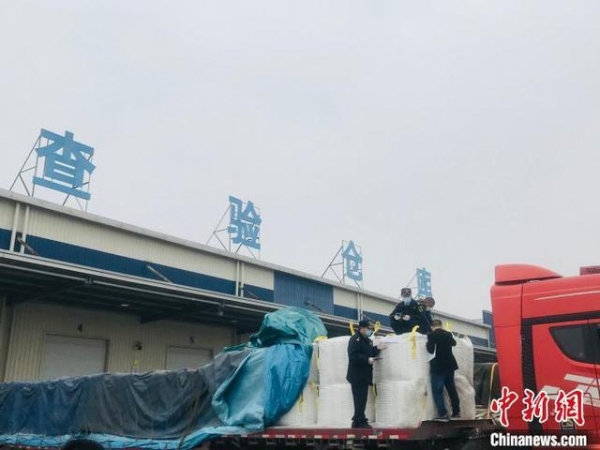 四川泸州综合保税区首票报关单顺利通关-1.jpg
