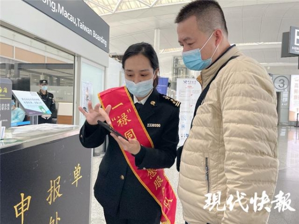 从青年到“50+”，南京禄口机场海关展现新时代“雷锋精神”-2.jpg