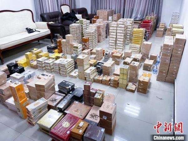 石家庄海关查获涉嫌走私雪茄5.8万支-1.jpg