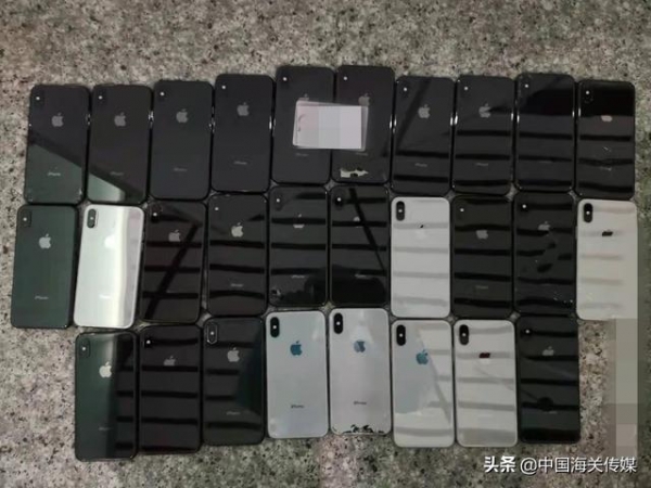 拱北海关一周查获违规携带进境旧手机148部-2.jpg