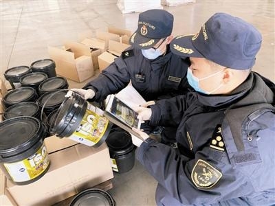 天津海关退运5.8吨不合格运动营养食品-1.jpg