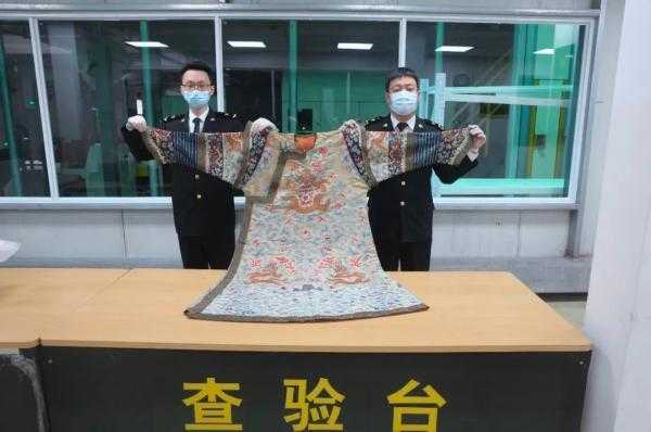 进境商业快件将清代龙袍申报为“女装上衣”，被杭州海关查获-1.jpg
