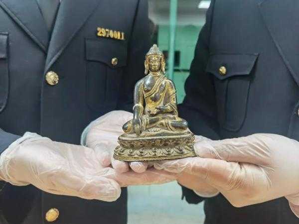 进境商业快件将清代龙袍申报为“女装上衣”，被杭州海关查获-2.jpg