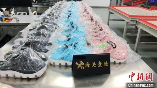 南宁海关在跨境电商渠道查获侵权品牌商标产品800件-2.jpg