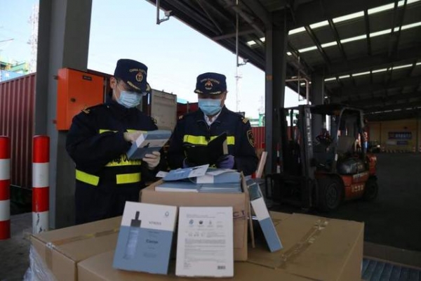 上海外高桥保税区海关查获鱼子酱面膜4290件，含濒危野生动物鲟鱼成分-1.jpg