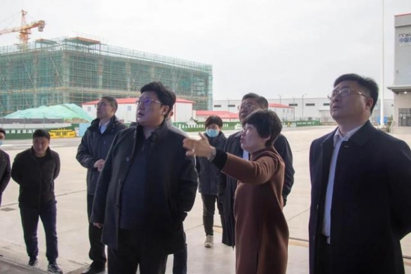 南通海关党委书记胡斌率队调研保税物流中心-2.jpg