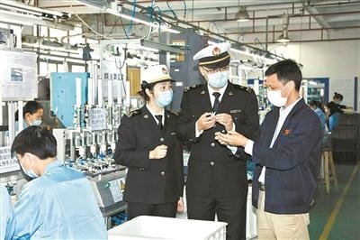 深圳海关助力“中国制造”拓宽中东欧市场-1.jpg