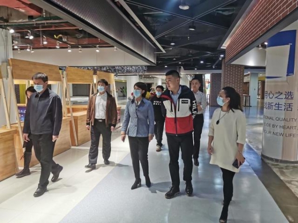 强化服务 助推跨境电商新业态发展---市商务局调研城区跨境电商保税模式体验店项目进展情况-1.jpg