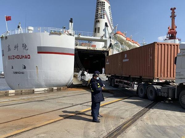 “苏州号”首次靠泊军工路码头 上海海关积极服务北外滩滨江岸线贯通工程-1.jpg