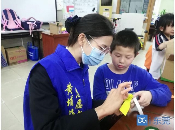 凤岗海关学雷锋志愿服务队开展爱心同行系列活动-1.jpg
