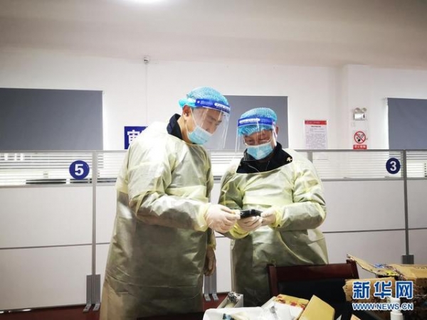 长沙邮局海关在进境书画作品中截获象牙制品-1.jpg