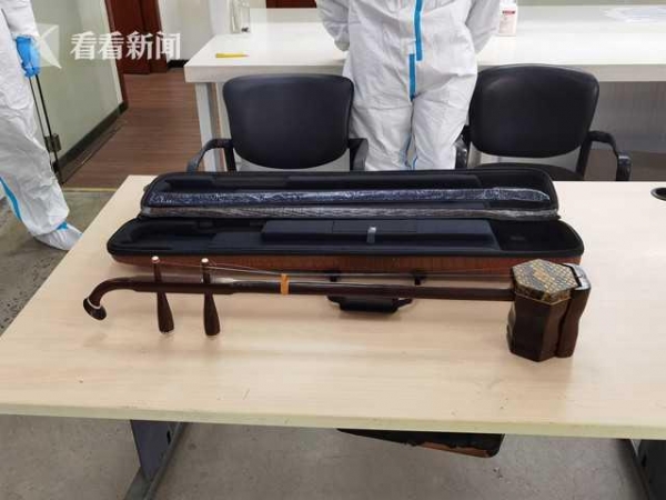 用缅甸蟒制作琴鼓蒙皮 上海海关查获出口二胡-2.jpg