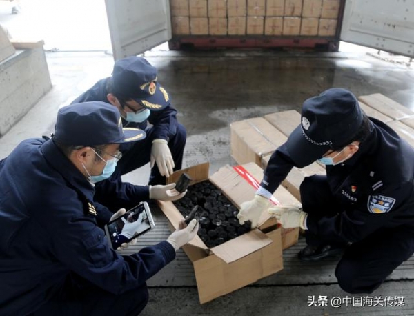 宁波海关查证走私出口木炭3000余吨-1.jpg