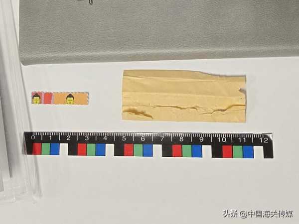 “邮票”有毒！昆明海关查获新型毒品LSD-1.jpg