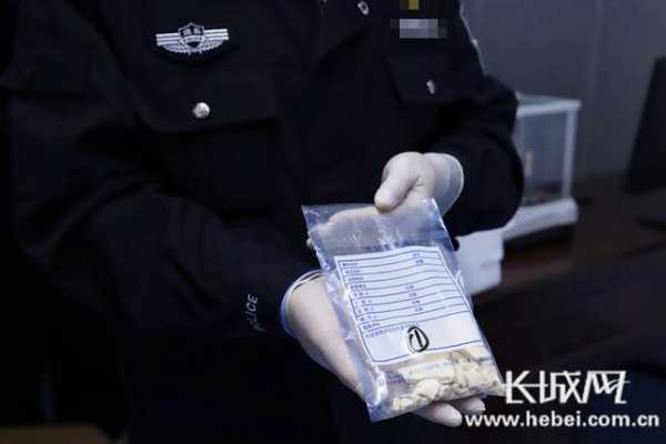 高酬“收发国际邮包有风险——石家庄海关破获依托国际邮包藏毒的重大走私海洛因案 查获毒品400余克-3.jpg