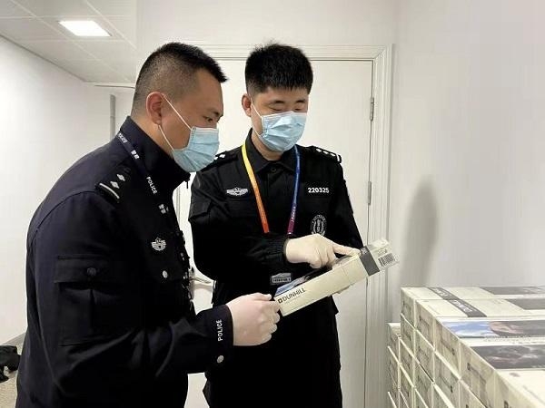 上海海关严查“水客”走私-1.jpg