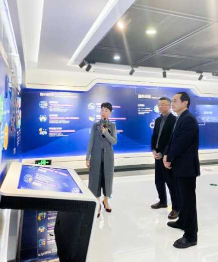 施登定调研上海保税区商会（筹）工作-1.jpg