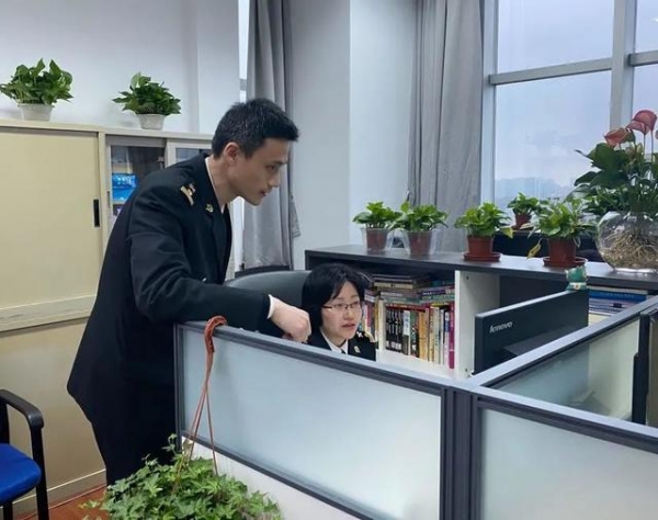 如何将树苗培育成参天大树？来看这位80后“老海关”的故事-3.jpg