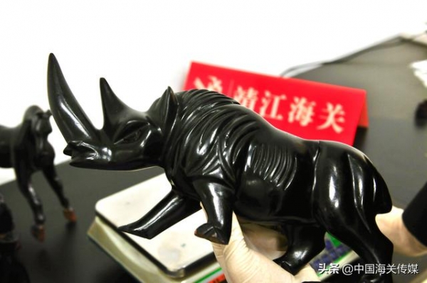 靖江海关查获一批濒危野生植物制品：刺猬紫檀-3.jpg