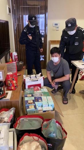 湛江海关“湛蓝2021-2”打击“水客”走私第四轮收网，战果丰-1.jpg
