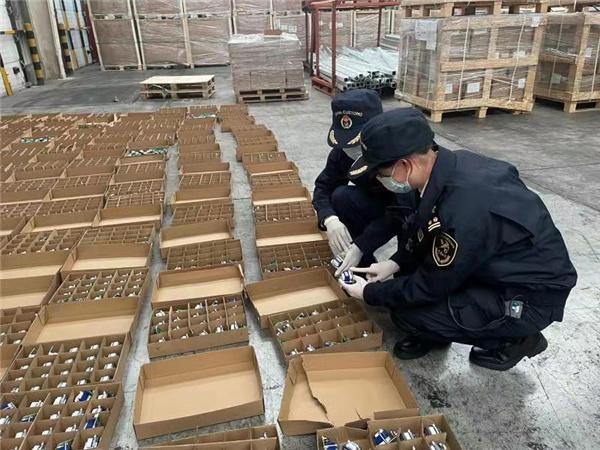 风机、电源、液晶显示板等都是假货，上海海关连续截获涉嫌侵权产品-1.jpg