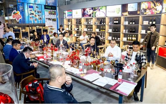 “前店”+“后仓”使120多家企业在闵行“一步跨境”，虹桥商务区B型保税仓今年还将扩容-2.jpg