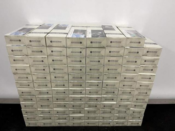 走私“水客”带着95条香烟过关被查，上海海关已移交缉私部门立案处理-1.jpg