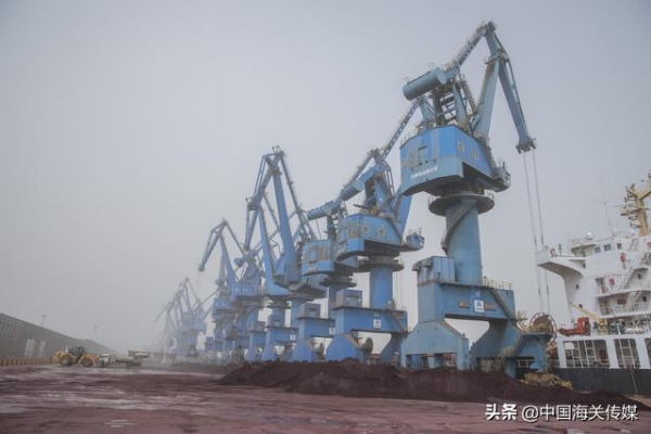 全国海关近年来查扣数量最大一批固体废物全部退运出境-2.jpg