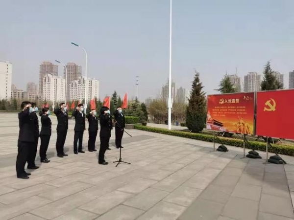 天津海关开展“清明祭英烈”活动-2.jpg