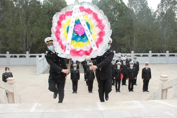 天津海关开展“清明祭英烈”活动-3.jpg