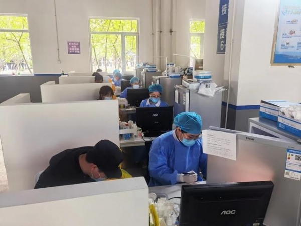 白衣执甲 分秒必争-2.jpg