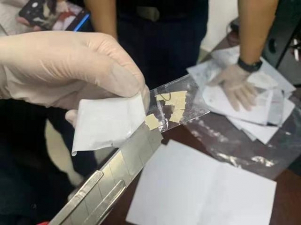 进境邮包藏新型毒品，深圳海关顺藤摸瓜擒获2名犯罪嫌疑人-1.jpg