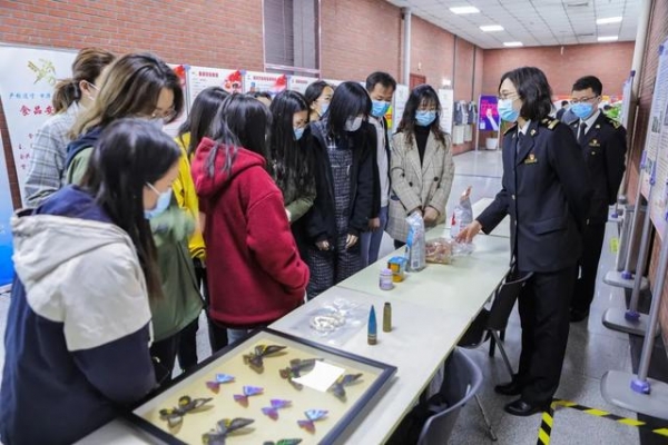国门生物安全一起守护-3.jpg
